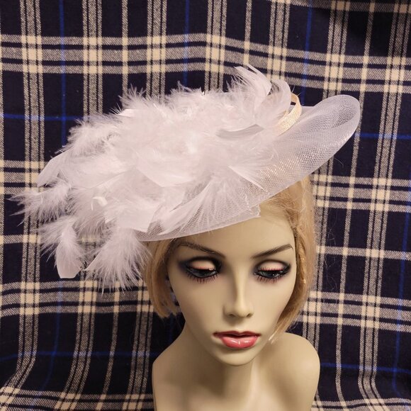 WIDE Large Feathers Fascinator - Picture 5 of 8